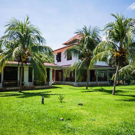 Terap Inn Kampong Raja Екстериор снимка
