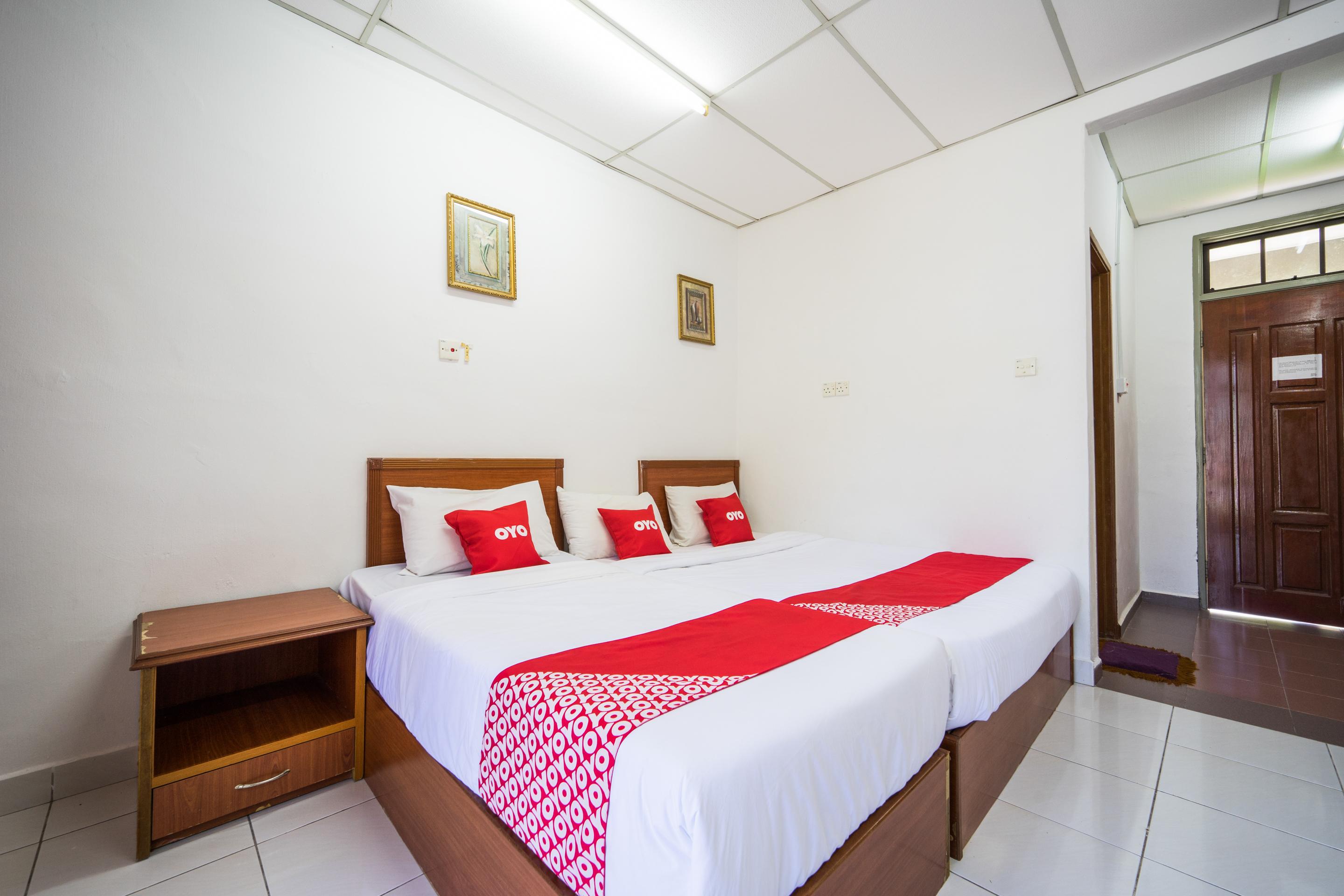 Terap Inn Kampong Raja Екстериор снимка