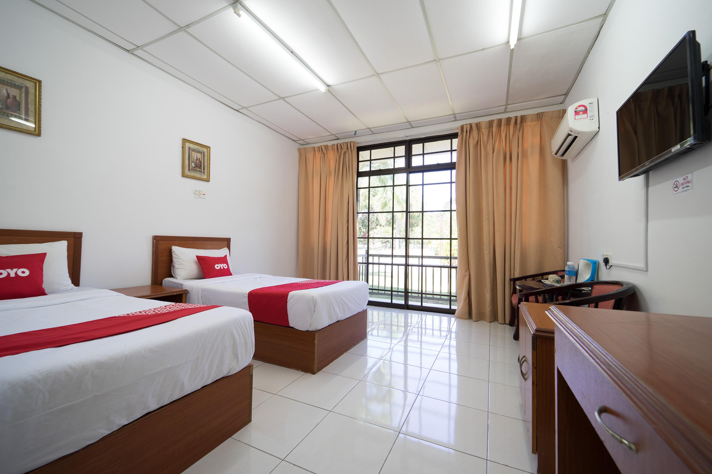 Terap Inn Kampong Raja Екстериор снимка