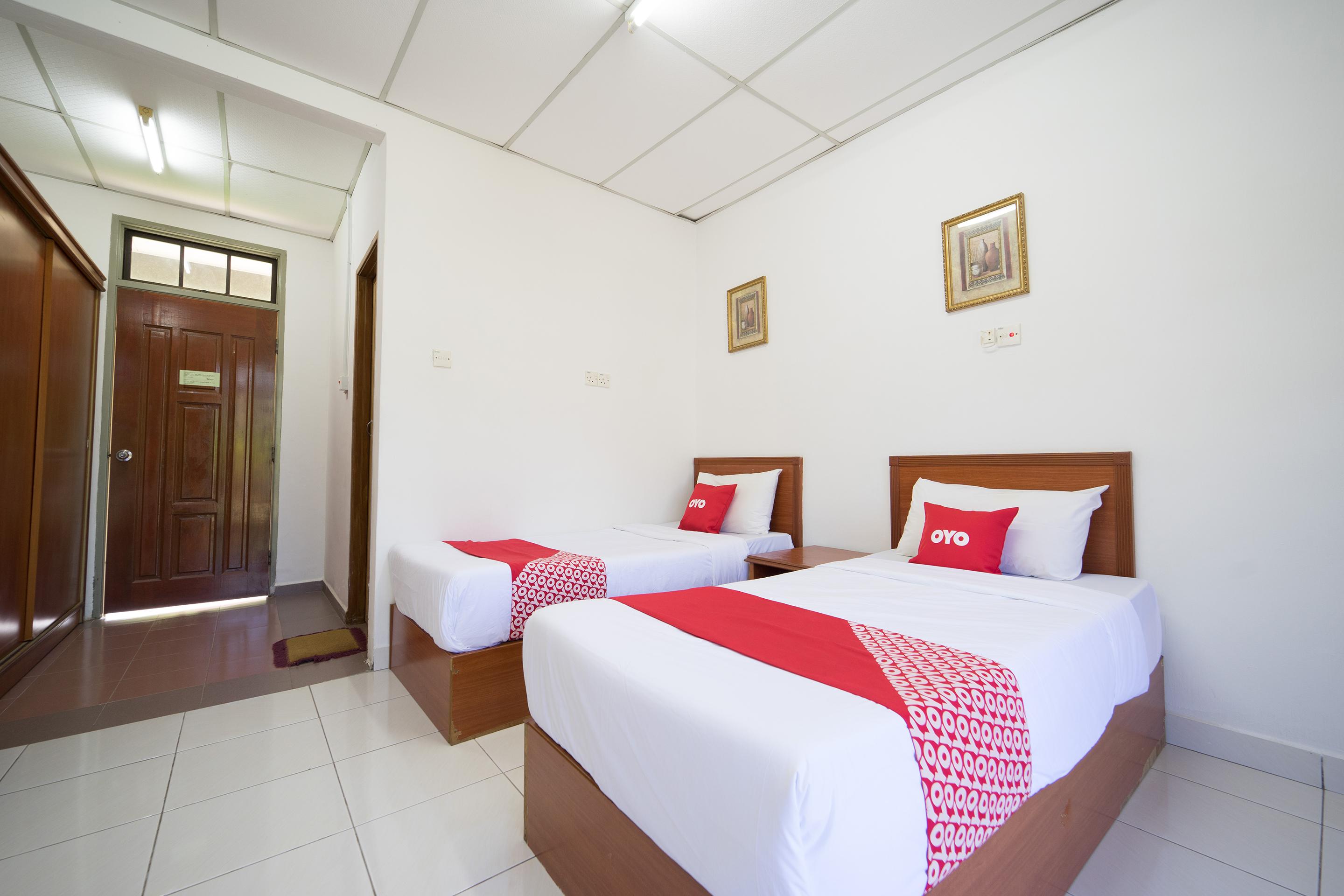 Terap Inn Kampong Raja Екстериор снимка