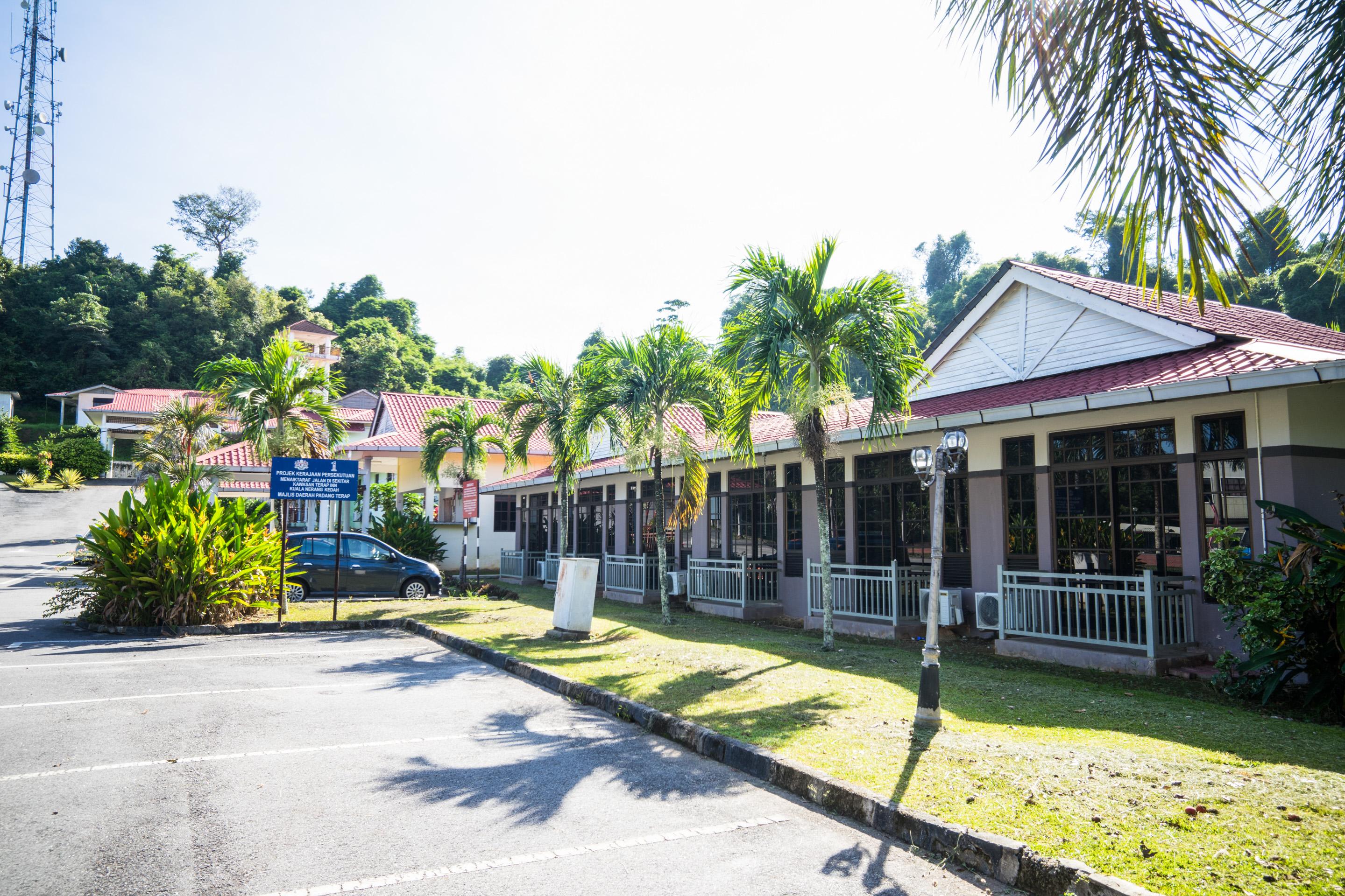 Terap Inn Kampong Raja Екстериор снимка