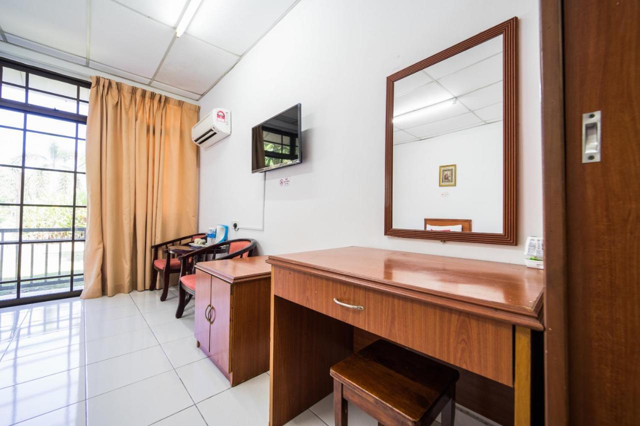 Terap Inn Kampong Raja Екстериор снимка