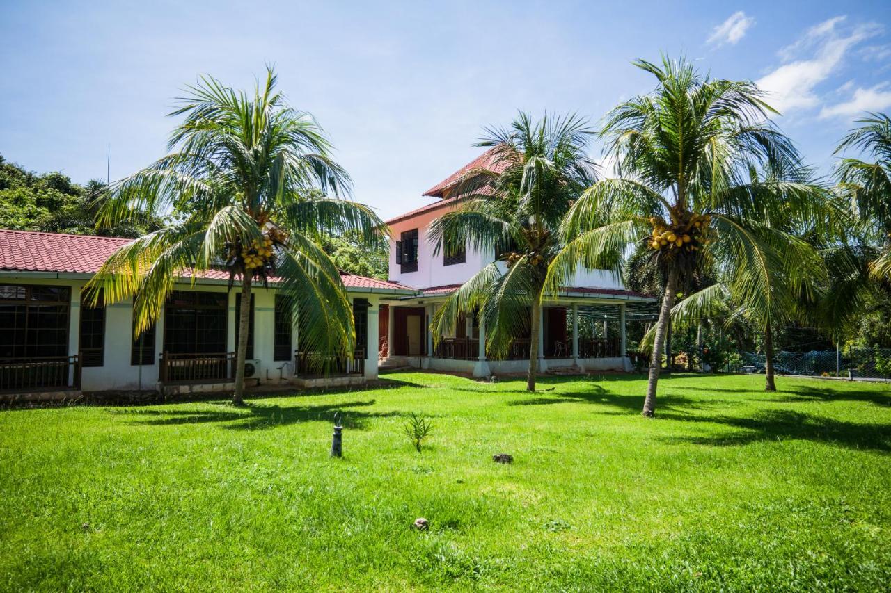 Terap Inn Kampong Raja Екстериор снимка