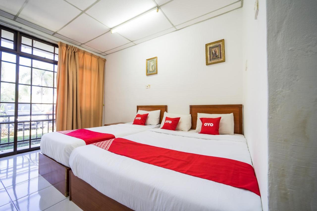 Terap Inn Kampong Raja Екстериор снимка
