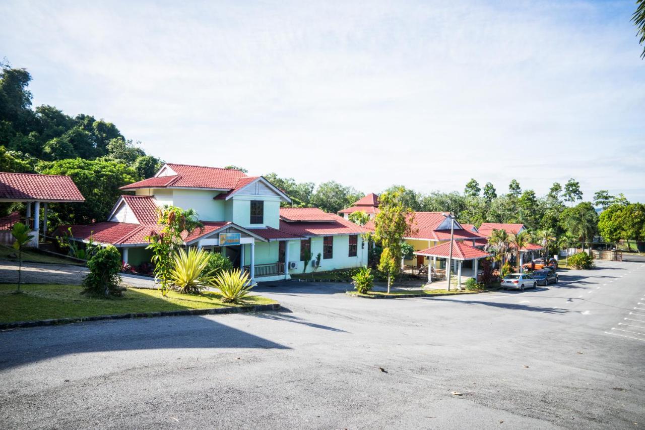 Terap Inn Kampong Raja Екстериор снимка