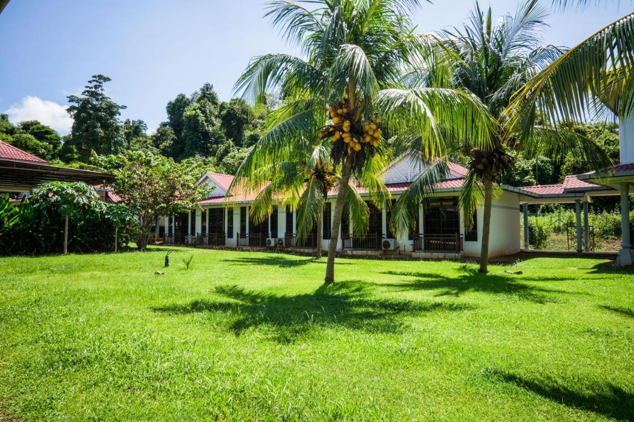 Terap Inn Kampong Raja Екстериор снимка