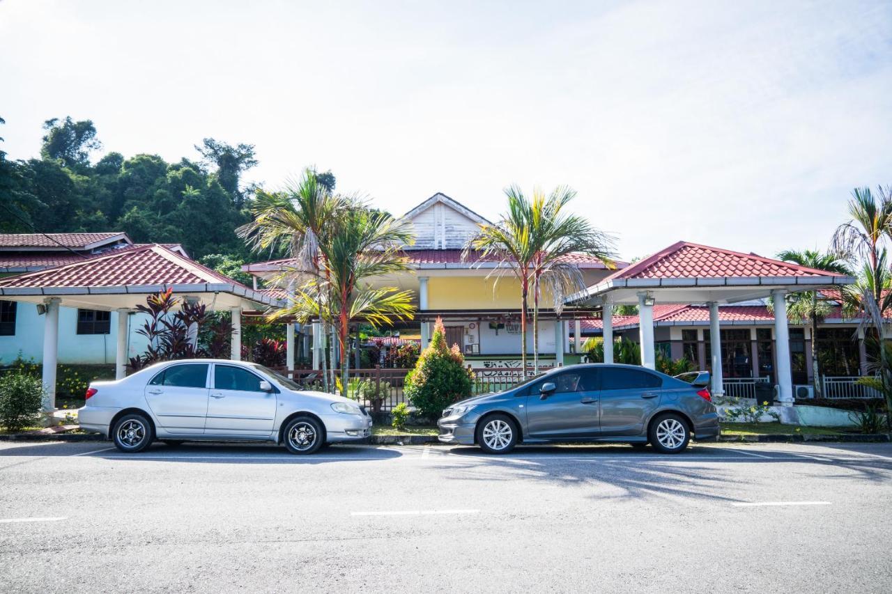 Terap Inn Kampong Raja Екстериор снимка